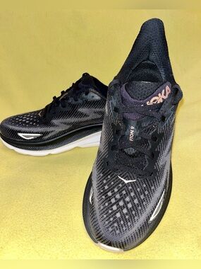 Hoka One One Clifton 9 Running Walking Shoes Women’s size 9 B Black / Rose Gold